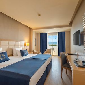 Deluxe Room Sea View up to 11 Years Old